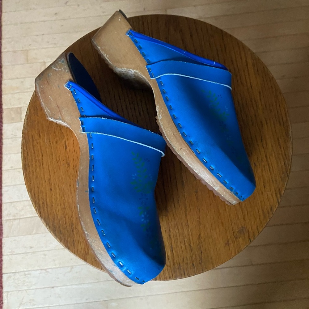 Bright Blue Colin Stuart Leather Clogs with Floral Detail - Picture 3 of 13
